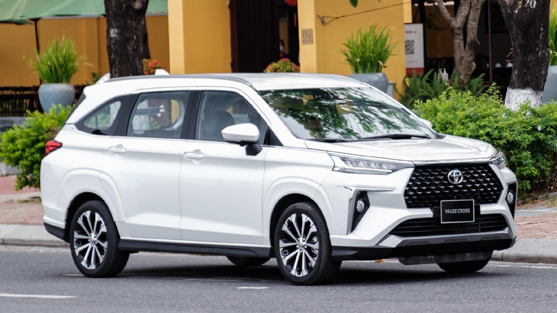 Toyota Veloz 7 chỗ - sự kết hợp hoàn hảo giữa thiết kế trẻ trung với nội ngoại thất sang trọng