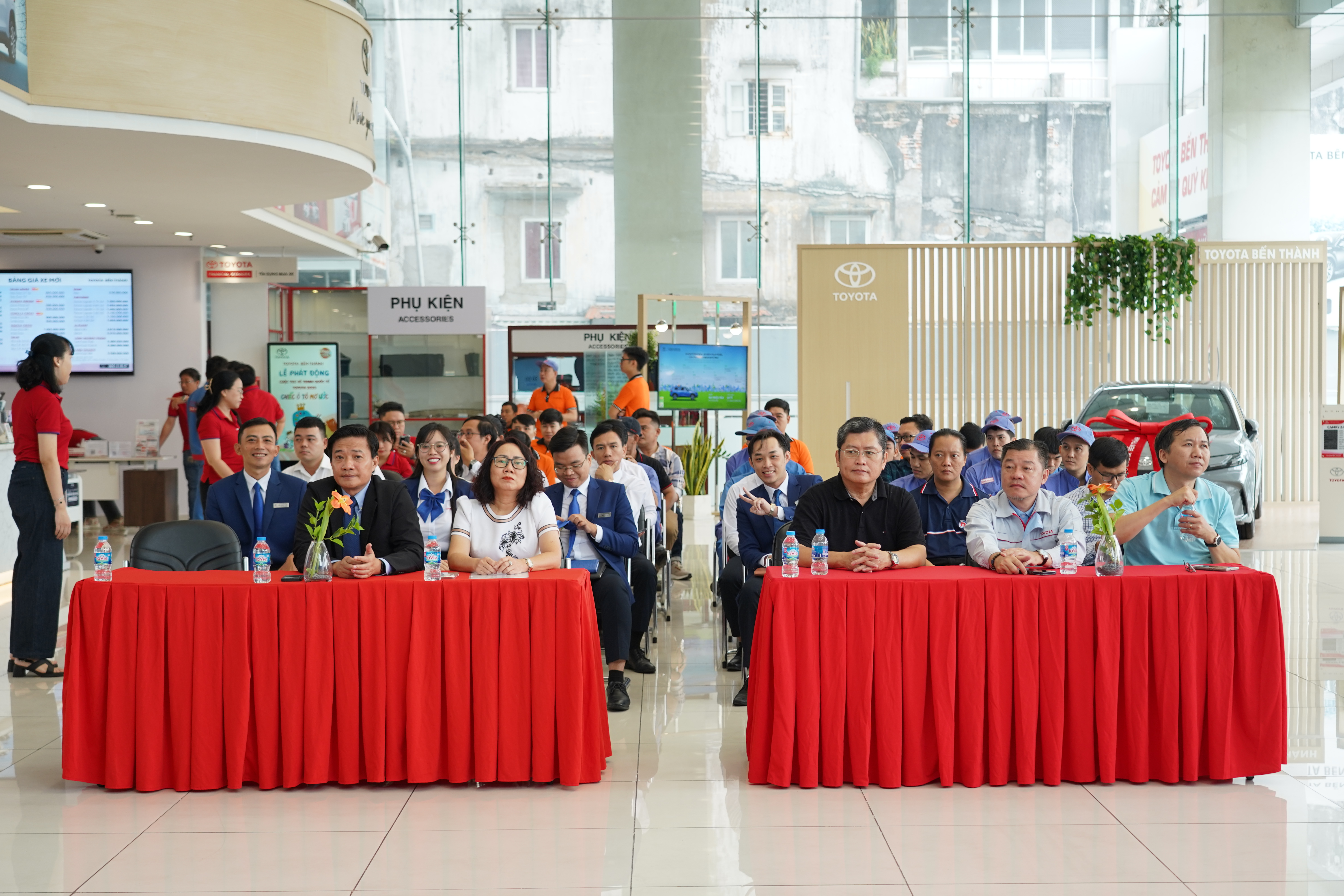 Ban Giám đốc Toyota Bến Thành và đại diện Toyota Việt Nam