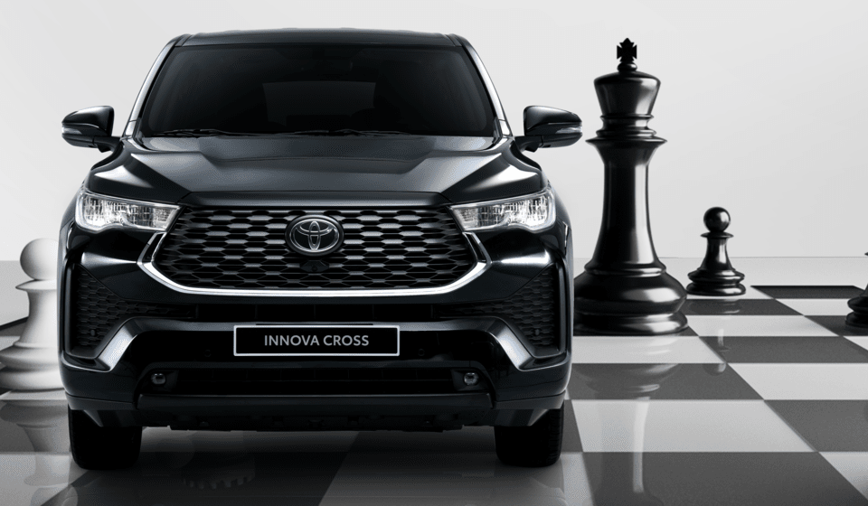 Innova 7 chỗ giá bao nhiêu? 2 Phiên bản Innova Cross có thực sự đáng tiền