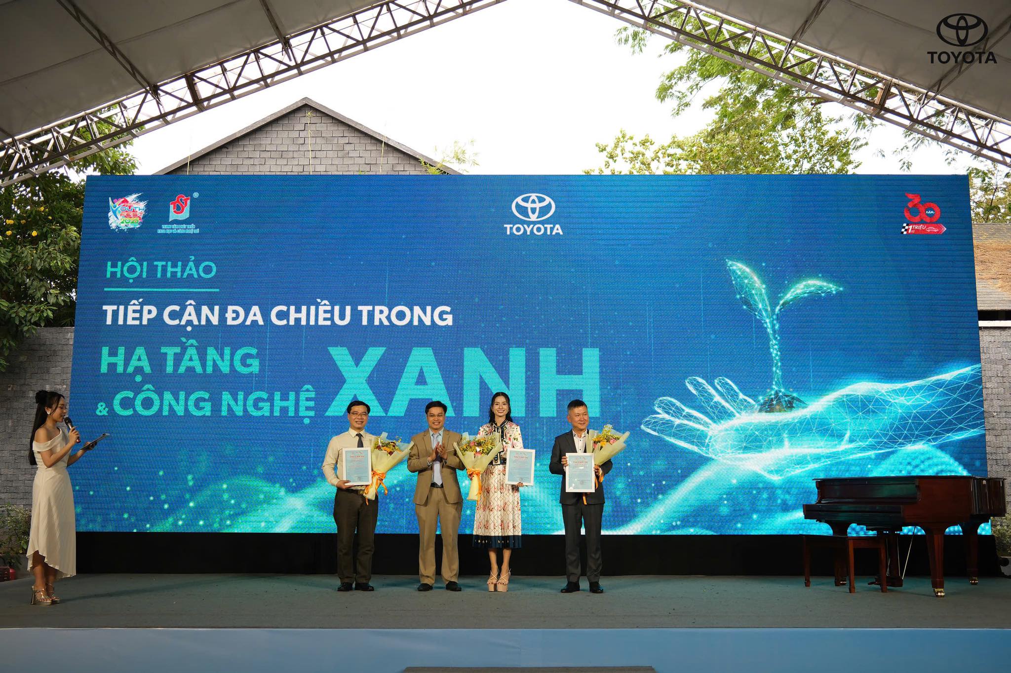 🌟 NHỮNG KHOẢNG KHẮC ẤN TƯỢNG CÙNG TOYOTA TẠI CHUỖI SỰ KIỆN HƯỞNG ỨNG GIỜ TRÁI ĐẤT!